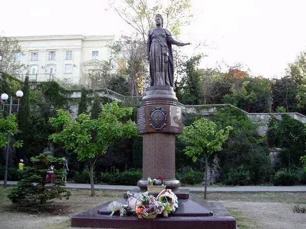 Памятник Екатерине II в Севастополе Памятник Екатерине в Севастополе