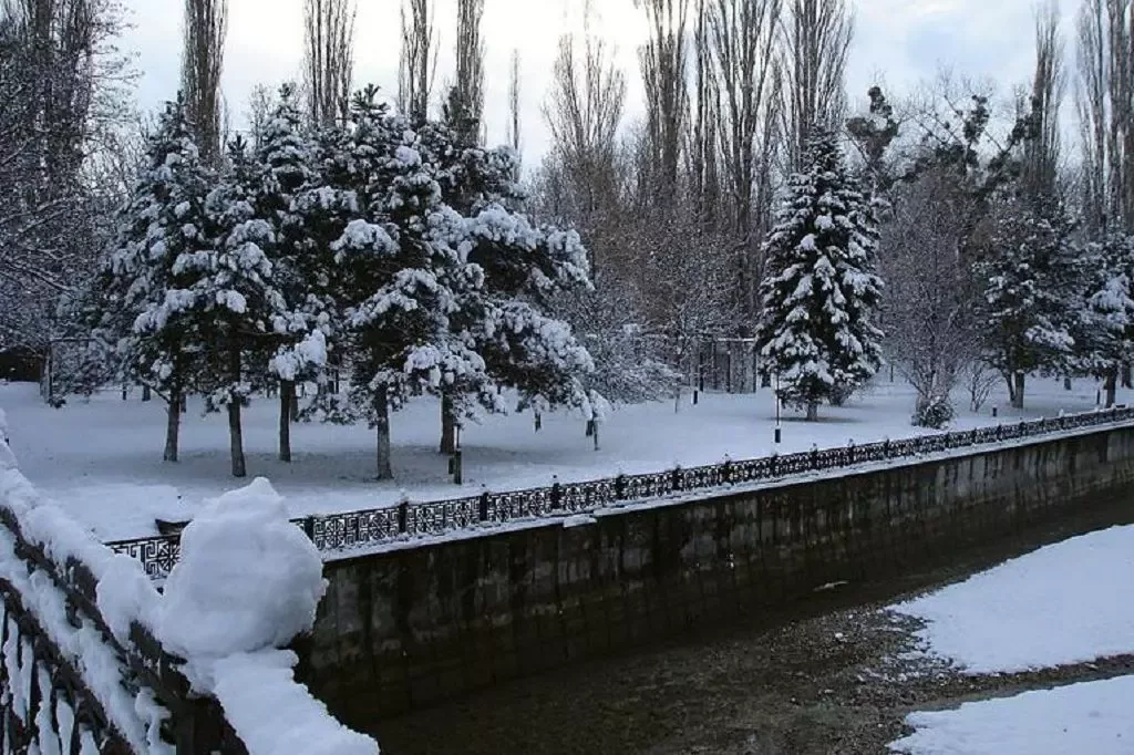 Снег в Симферополе