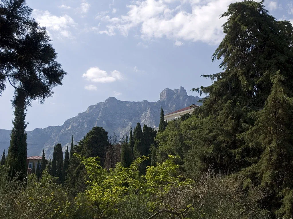Панорама Крымских гор из Мисхорского парка Горы Мисхор
