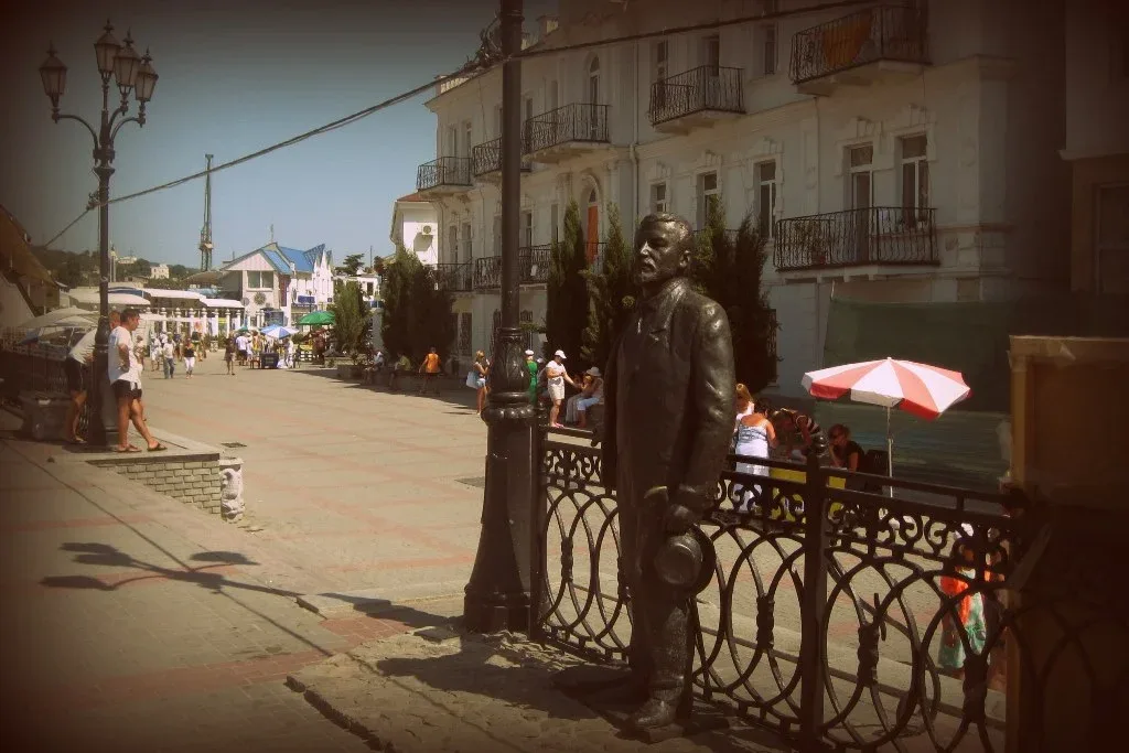 Памятник Куприну Памятник Куприну в Балаклаве