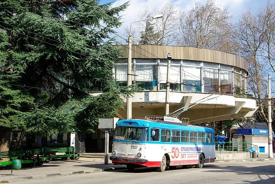 Старенькая "Шкода" в Алуште Троллейбус Шкода Крым