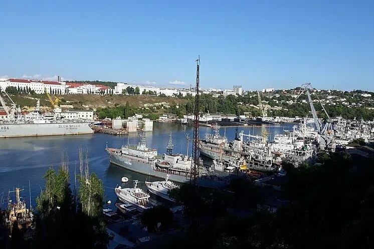Южная бухта города Севастополя 